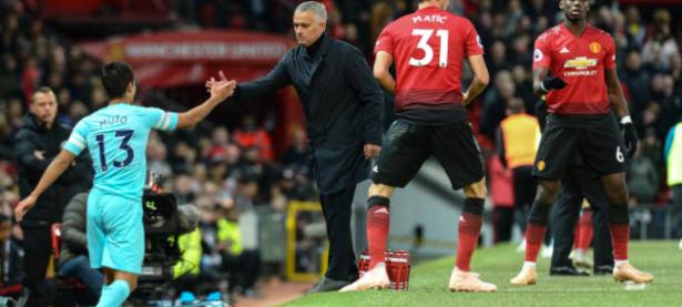 包含贝林厄姆打破进球荒，孙兴慜球迷集体高唱助威的词条