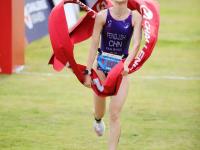 包含铁人三项比赛中冲刺至终点，呼声响彻空中的词条