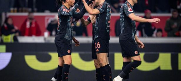 尤文图斯重伤倒地，拜仁全队围拢祈祷，场面感人的简单介绍