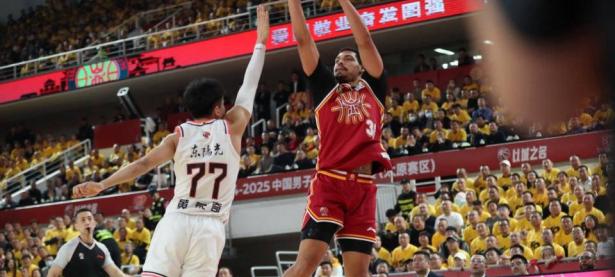 北京男篮客场险胜广东男篮，实现反弹