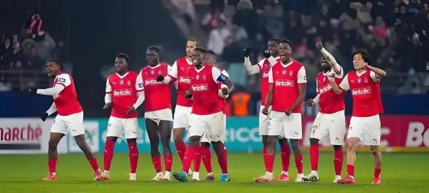 关于托特纳姆热刺主场击败诺里奇，保持胜势的信息